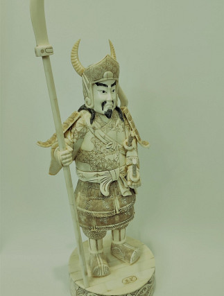 Skulptura Ratnika od kosti