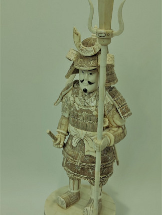 Skulptura Ratnika od kosti