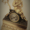 Francuski kaminski sat s početka 19. stoljeća