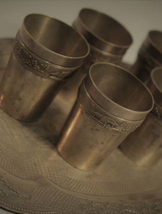 Srebrni pladanj i 5 šalica